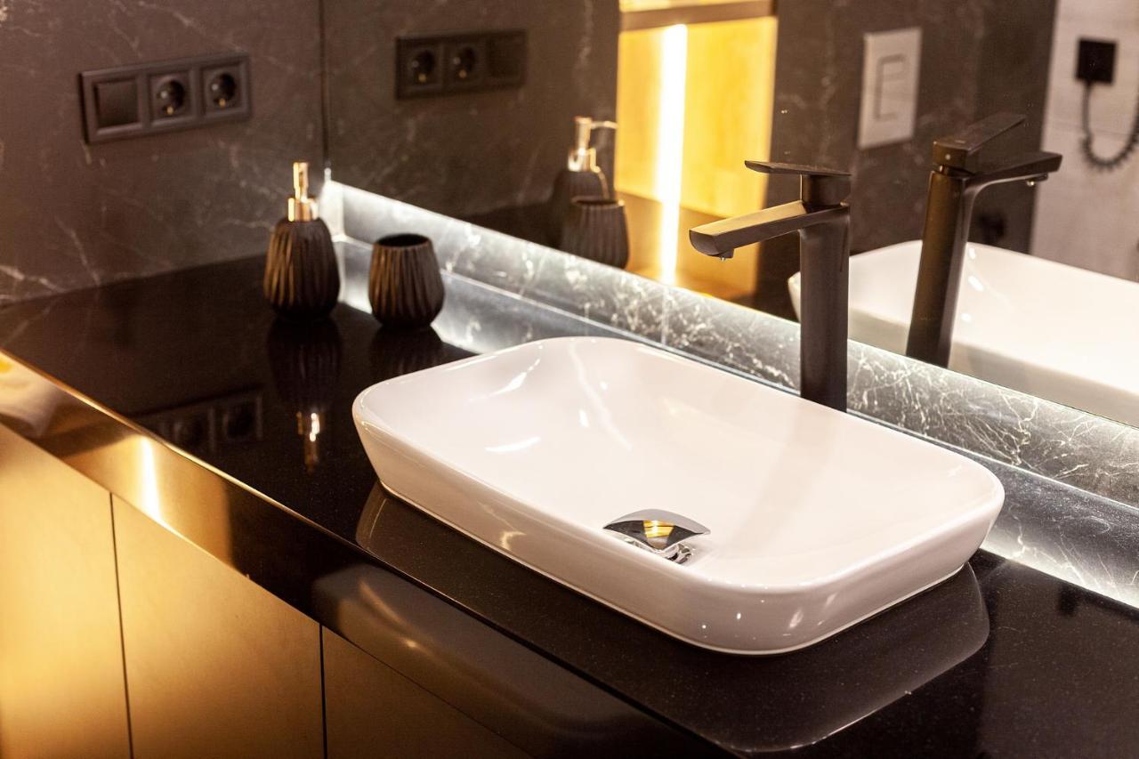 Royal Apartament On Voloshyna 2 ลวีฟ ภายนอก รูปภาพ